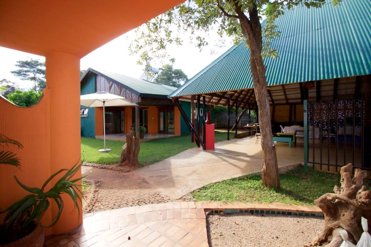 Flatdog Lodge Victoria Falls Eksteriør bilde