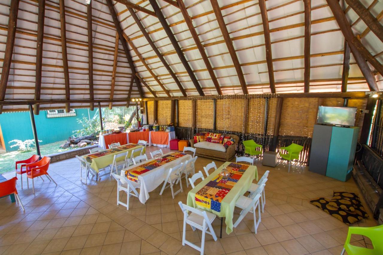 Flatdog Lodge Victoria Falls Eksteriør bilde