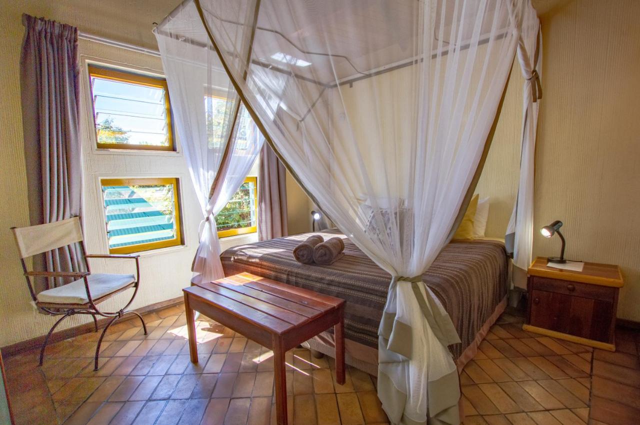 Flatdog Lodge Victoria Falls Eksteriør bilde