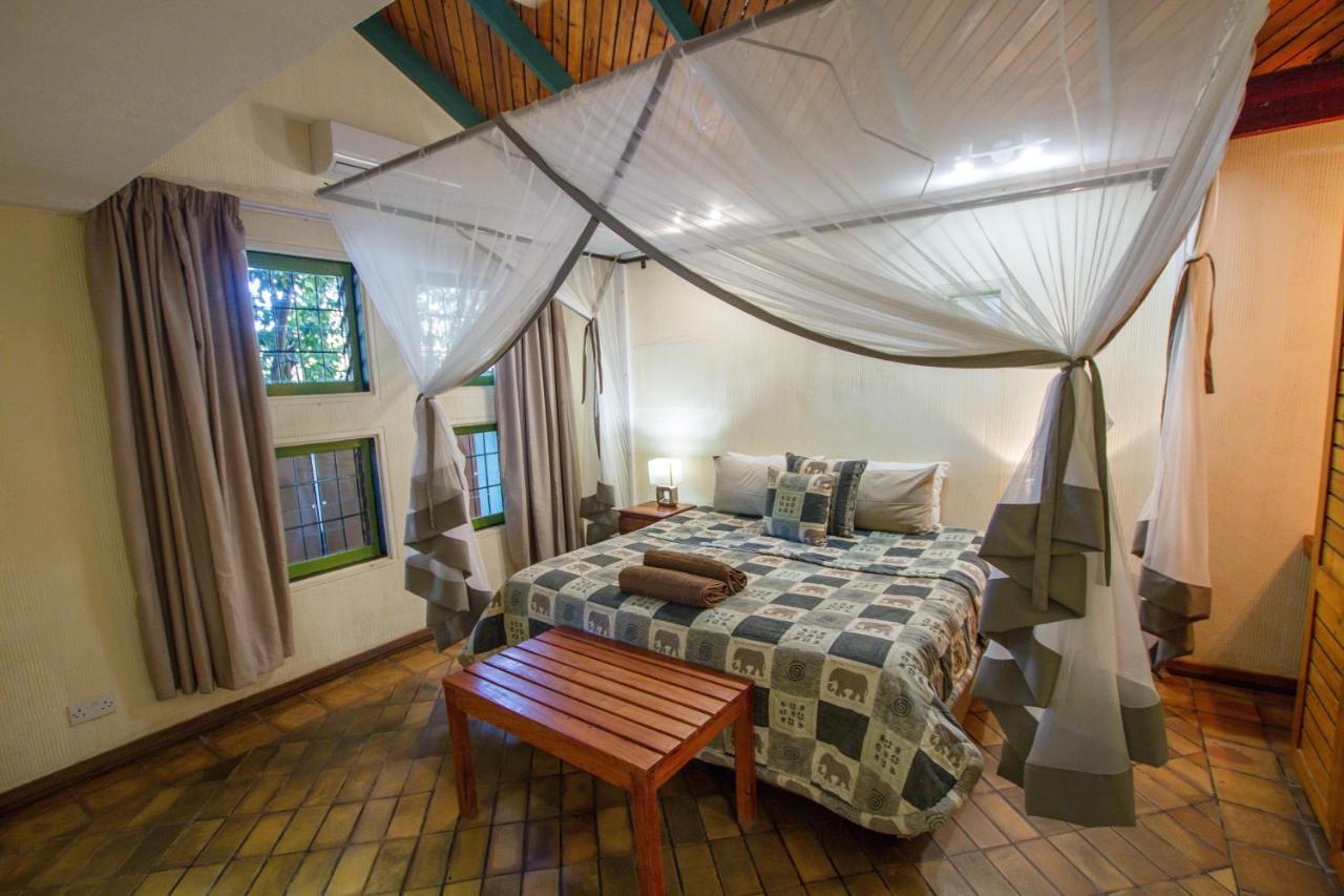 Flatdog Lodge Victoria Falls Eksteriør bilde